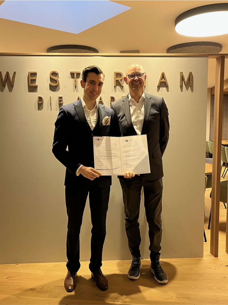 Übergabe des Zertifikats Professional Trainer IHK in der Akademie Westerham